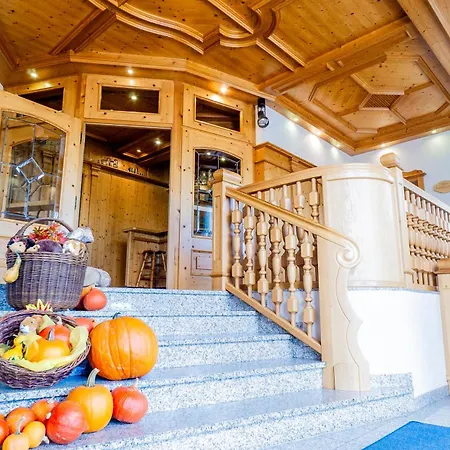 Otto Hotel *